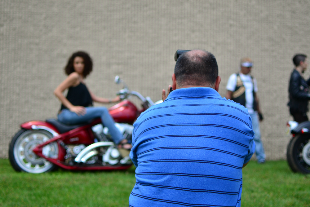 expo-sat-photographing-a-model-bike