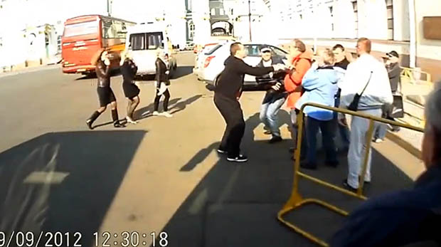 Photographers Beware - Pickpockets Target DSLR Owners
