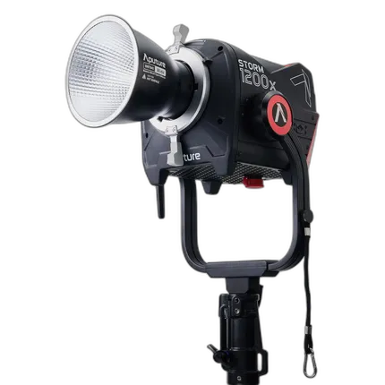Aputure Storm 1200x w / Wide Reflector