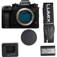 Panasonic Lumix S1II with 24-60mm f/2.8 Lens Kit 3