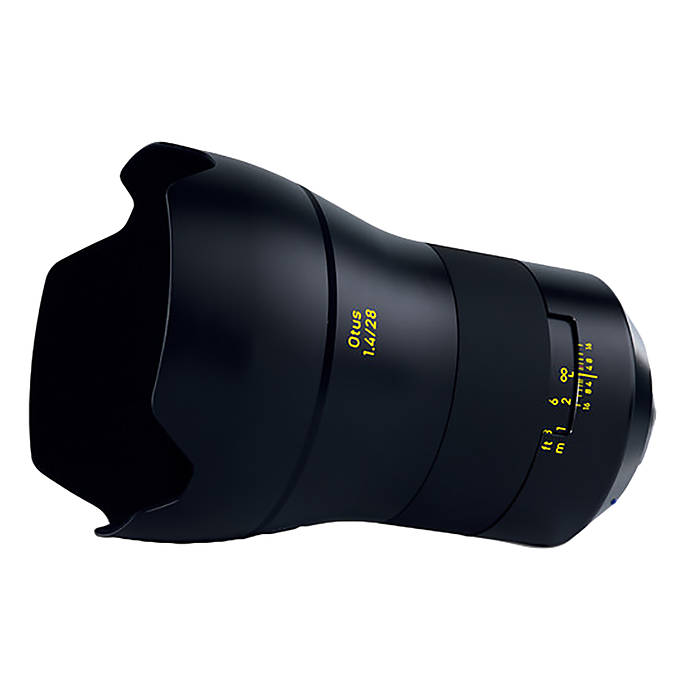 Zeiss Otus 28mm f/1.4 manual focus ring and build